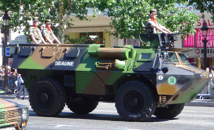 VAB_armoured_personnel_carrier_14july_parade