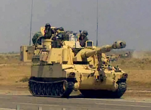 M109A6_Paladin-convoy_Iraq