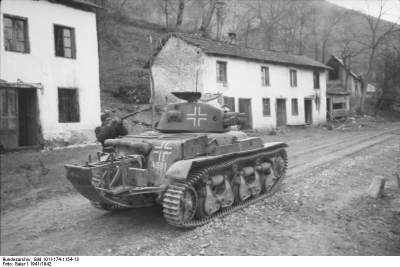 R-35 in yugoslavia, 1942 - Wikimedia commons/Bundesarchiv