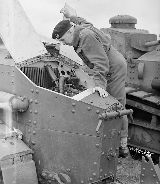 Colonel F.F. Worthington inspecting US M1917 light tanks
