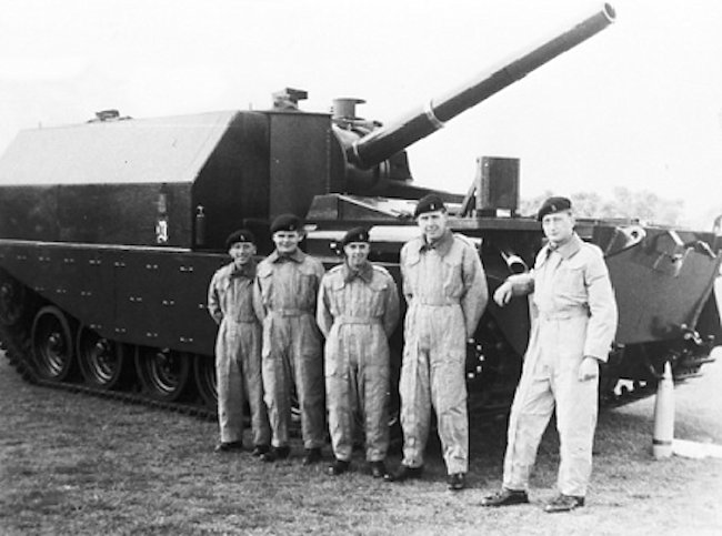 FV3805 Centurion Artillery SPG gun crew