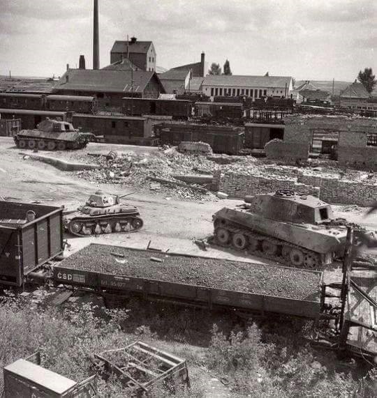 Two photographs of the same Vânătorul de Care R35 besides a plethora of destroyed tanks in Znojmo Railway, 1945.